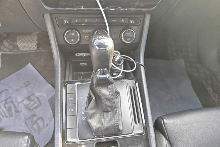 Used Skoda Superb 2016 TSI330 DSG Smart Drive Edition Gear Lever