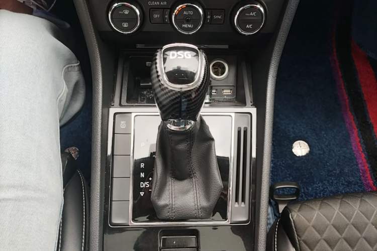 Used Skoda Superb 2016 TSI280 DSG Innovation Edition Gear Lever