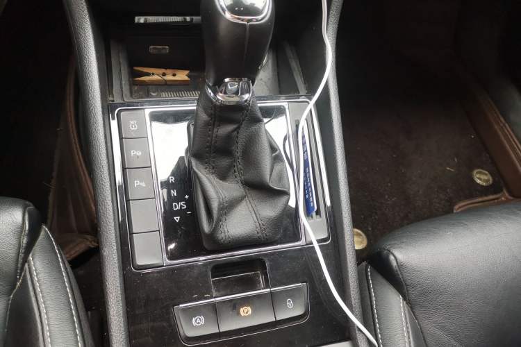 Used Skoda Superb 2016 TSI330 DSG Smart Drive Edition Gear Lever