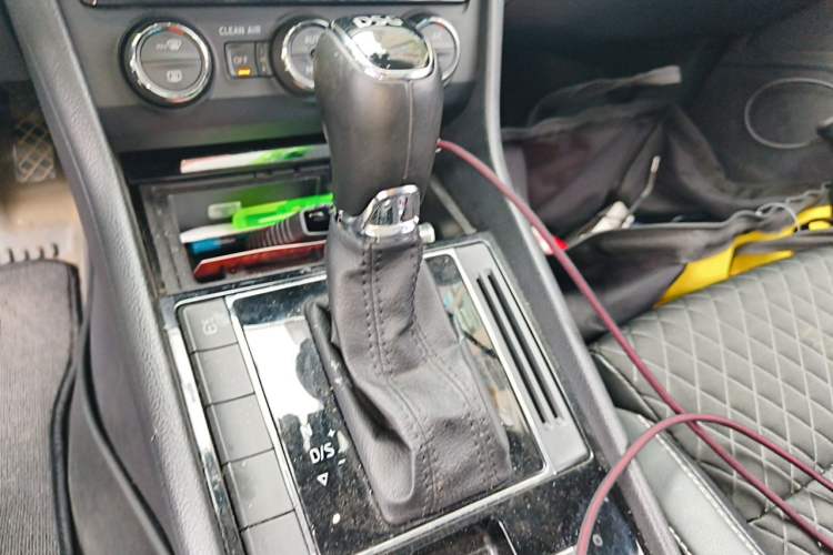 Used Skoda Superb 2016 TSI280 DSG Innovation Edition Gear Lever