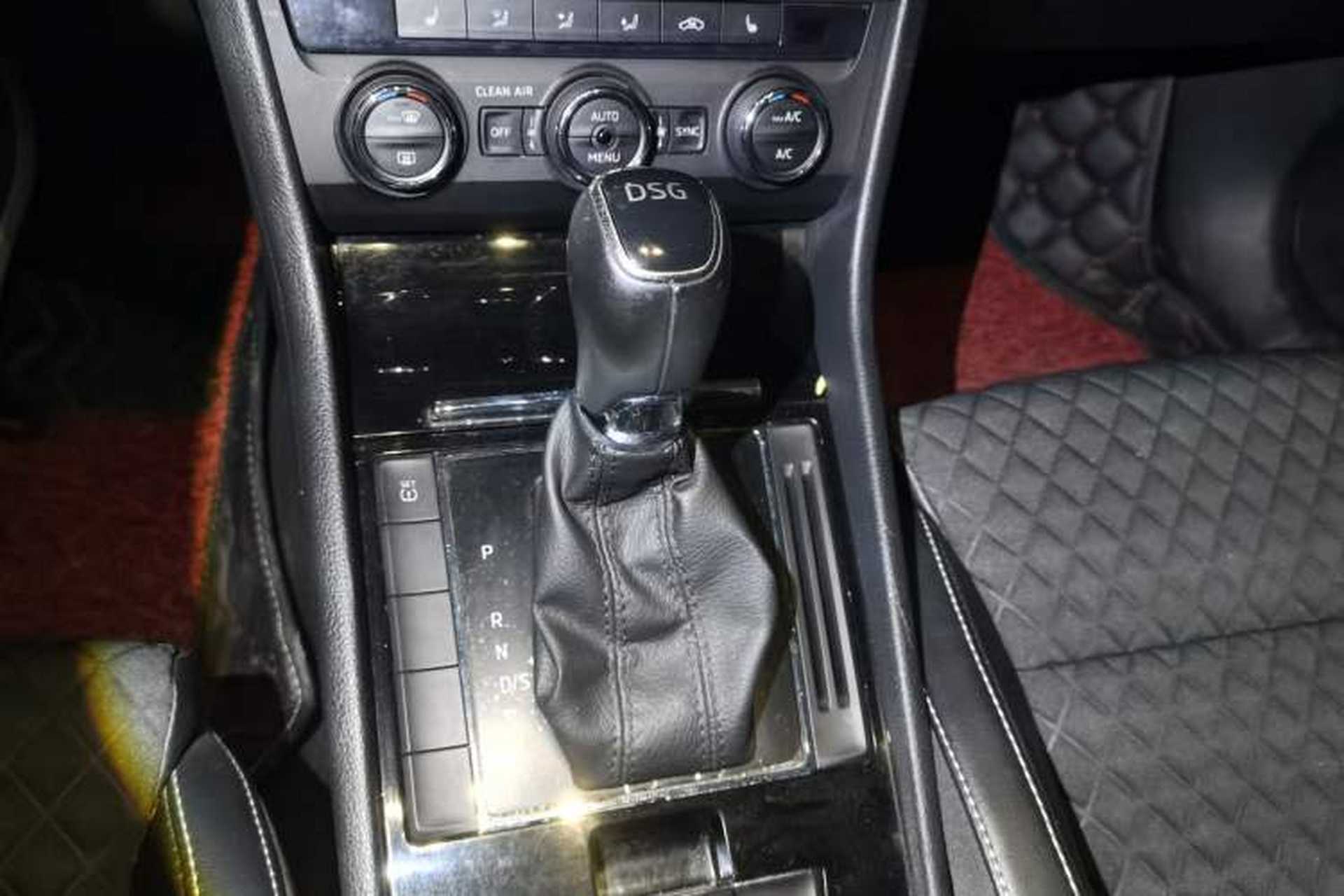 Used Skoda Superb 2016 TSI280 DSG Innovation Edition Gear Lever