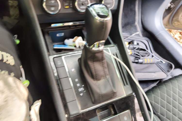 Used Skoda Superb 2016 TSI330 DSG Innovation Edition Gear Lever