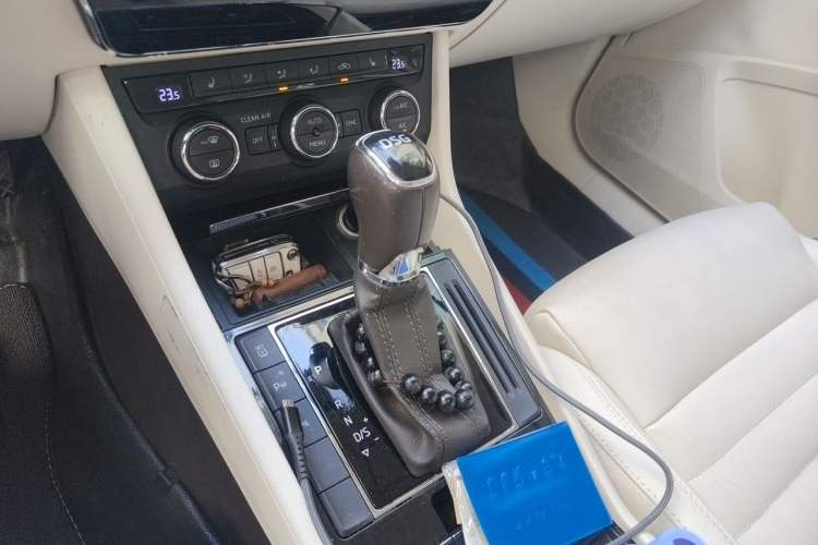 Used Skoda Superb 2016 TSI330 DSG Smart Drive Edition Gear Lever