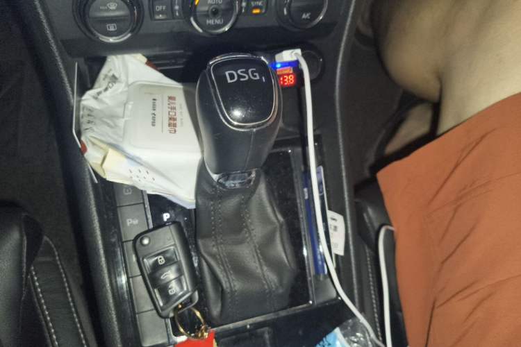 Used Skoda Superb 2016 TSI330 DSG Smart Drive Edition Gear Lever