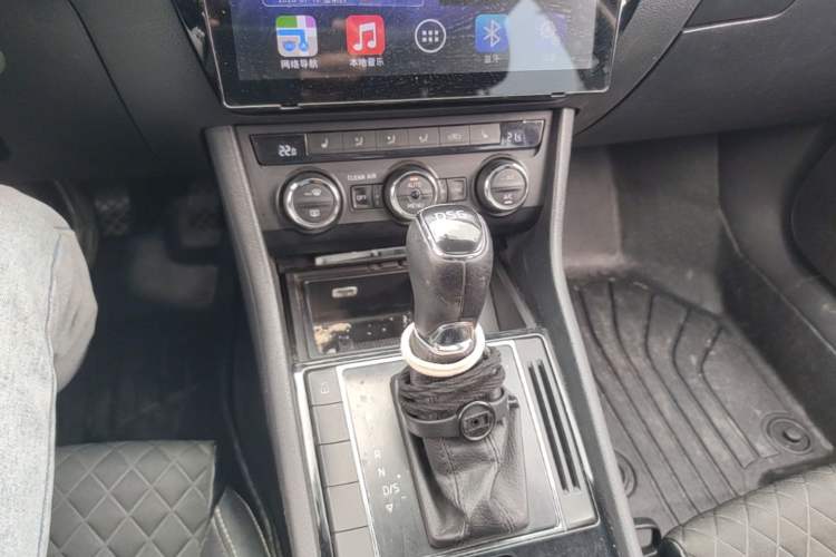 Used Skoda Superb 2016 TSI280 DSG Innovation Edition Gear Lever