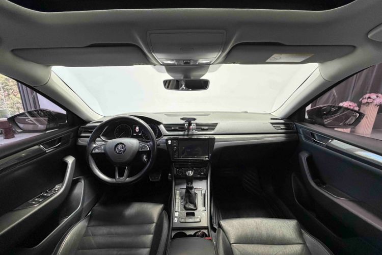 Used Skoda Superb 2016 TSI330 DSG Smart Drive Edition Interior 2