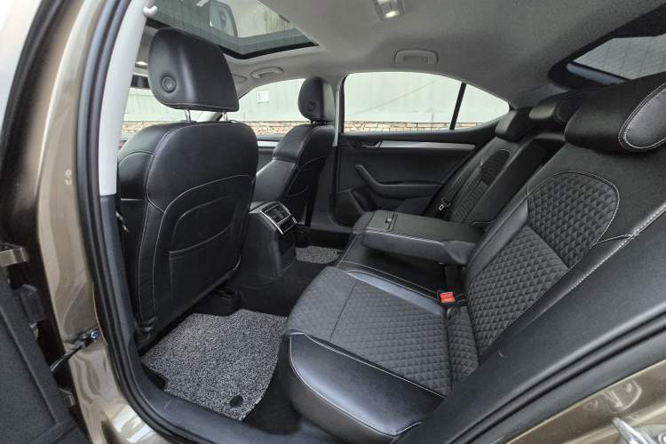 Used Skoda Superb 2016 TSI330 DSG Innovation Edition Interior 3