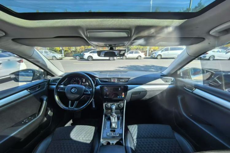 Used Skoda Superb 2016 TSI280 DSG Innovation Edition Interior 3