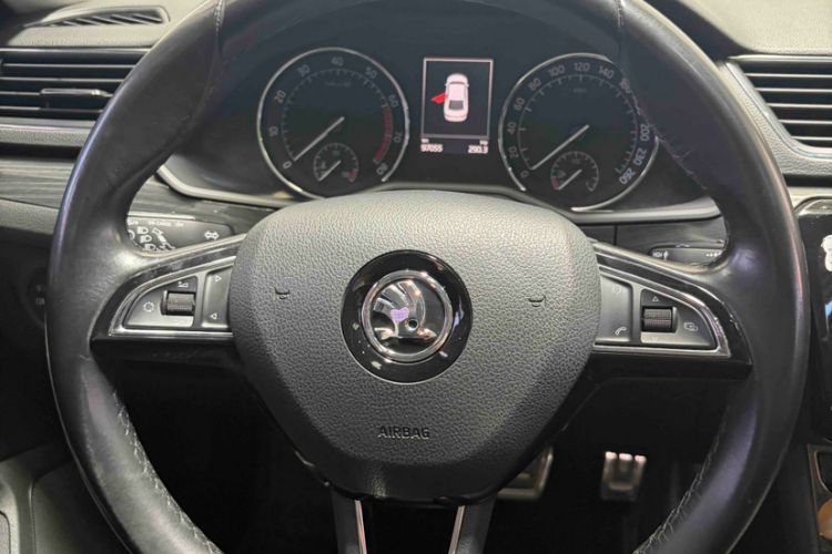 Used Skoda Superb 2016 TSI330 DSG Smart Drive Edition Interior 3