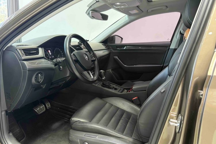 Used Skoda Superb 2016 TSI330 DSG Smart Drive Edition Interior 7