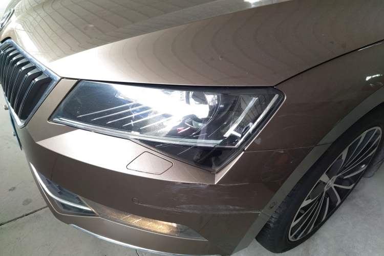 Used Skoda Superb 2016 TSI330 DSG Smart Drive Edition Left Front Headlight