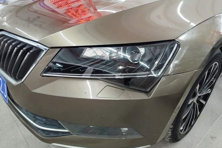 Used Skoda Superb 2016 TSI330 DSG Smart Drive Edition Left Front Headlight