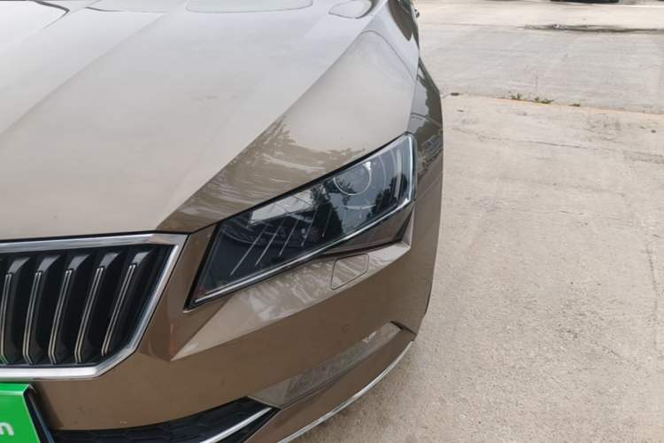 Used Skoda Superb 2016 TSI330 DSG Smart Drive Edition Left Front Headlight