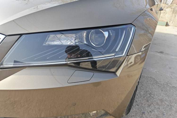 Used Skoda Superb 2016 TSI330 DSG Smart Drive Edition Left Front Headlight