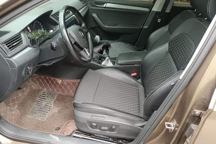 Used Skoda Superb 2016 TSI330 DSG Innovation Edition Left Front Seat