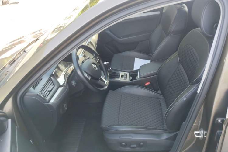 Used Skoda Superb 2016 TSI330 DSG Innovation Edition Left Front Seat
