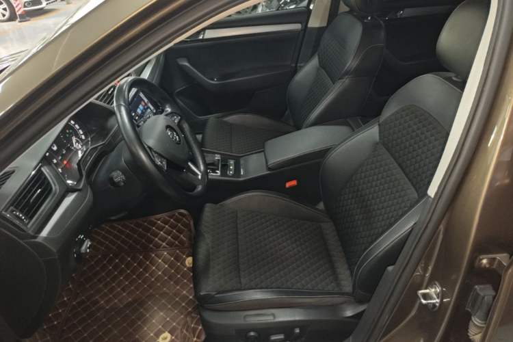 Used Skoda Superb 2016 TSI280 DSG Innovation Edition Left Front Seat