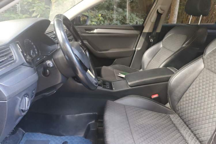 Used Skoda Superb 2016 TSI280 DSG Innovation Edition Left Front Seat