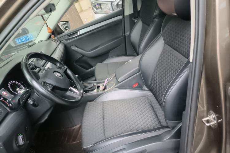 Used Skoda Superb 2016 TSI280 DSG Innovation Edition Left Front Seat