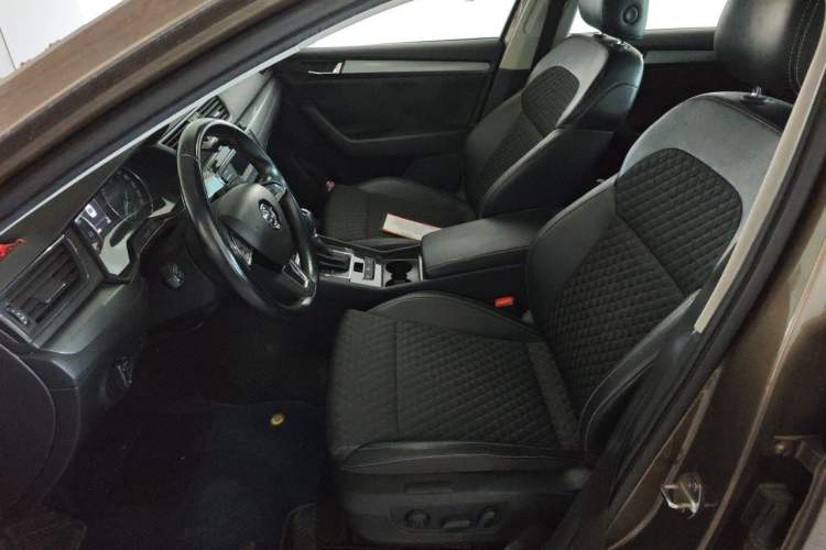 Used Skoda Superb 2016 TSI330 DSG Innovation Edition Left Front Seat