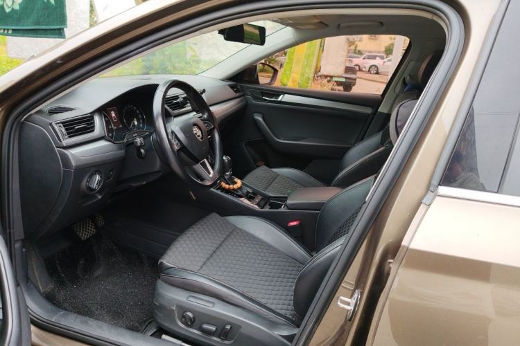 Used Skoda Superb 2016 TSI330 DSG Innovation Edition Left Front Seat