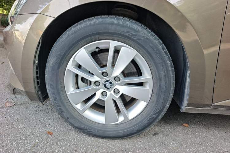Used Skoda Superb 2016 TSI280 DSG Advanced Edition Left Front Wheel Hub