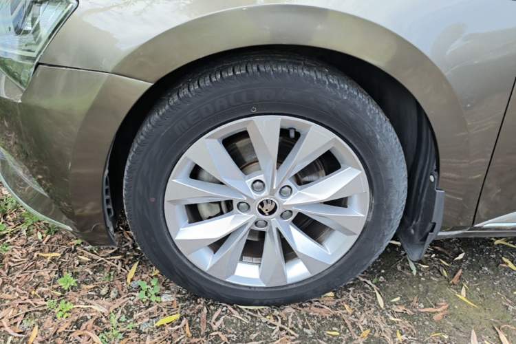 Used Skoda Superb 2016 TSI280 DSG Innovation Edition Left Front Wheel Hub