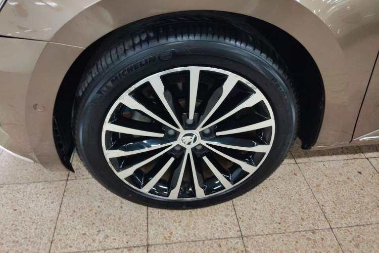 Used Skoda Superb 2016 TSI330 DSG Smart Drive Edition Left Front Wheel Hub
