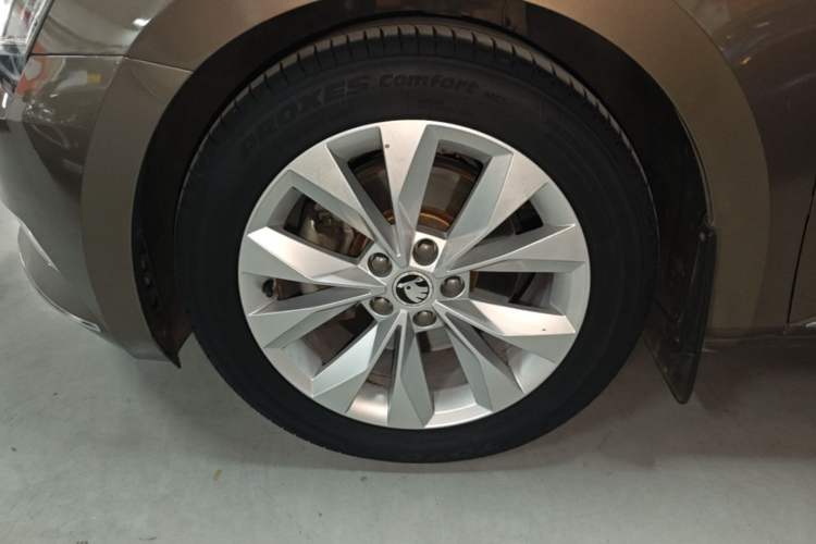Used Skoda Superb 2016 TSI280 DSG Innovation Edition Left Front Wheel Hub