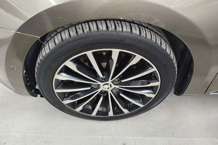 Used Skoda Superb 2016 TSI330 DSG Smart Drive Edition Left Front Wheel Hub