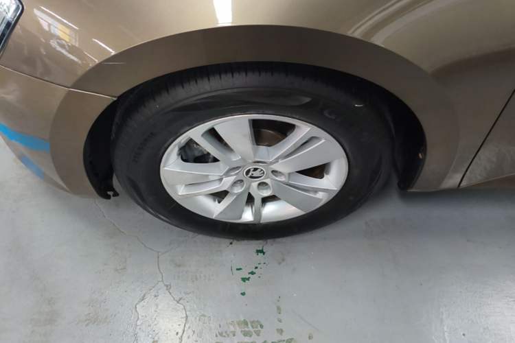 Used Skoda Superb 2016 TSI280 DSG Advanced Edition Left Front Wheel Hub