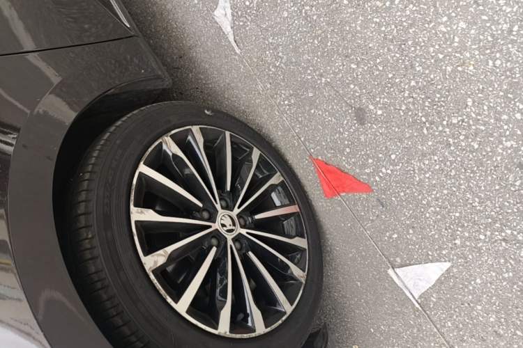 Used Skoda Superb 2016 Facelifted TSI380 DSG Flagship Edition Left Front Wheel Hub