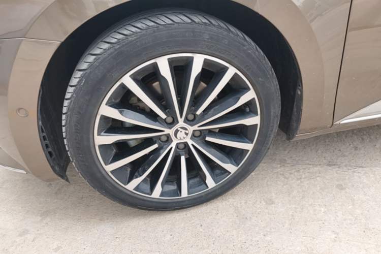 Used Skoda Superb 2016 TSI330 DSG Smart Drive Edition Left Front Wheel Hub