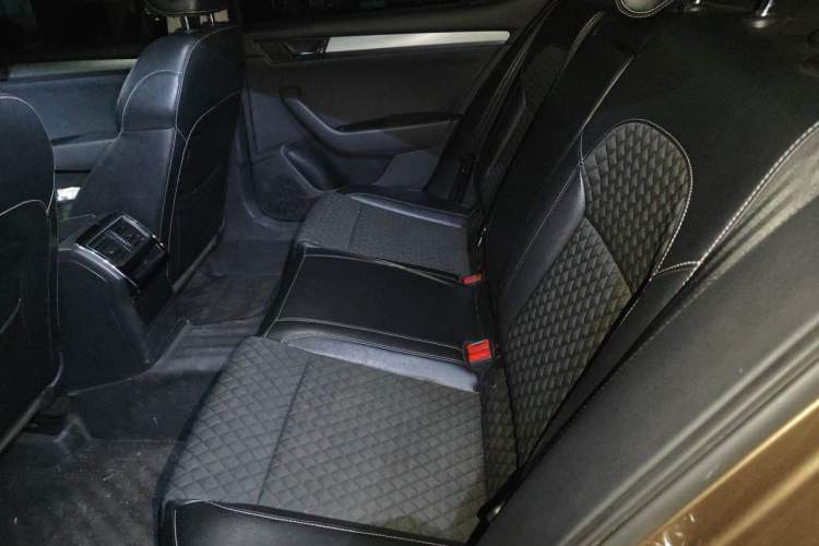 Used Skoda Superb 2016 TSI280 DSG Innovation Edition Left Rear Seat