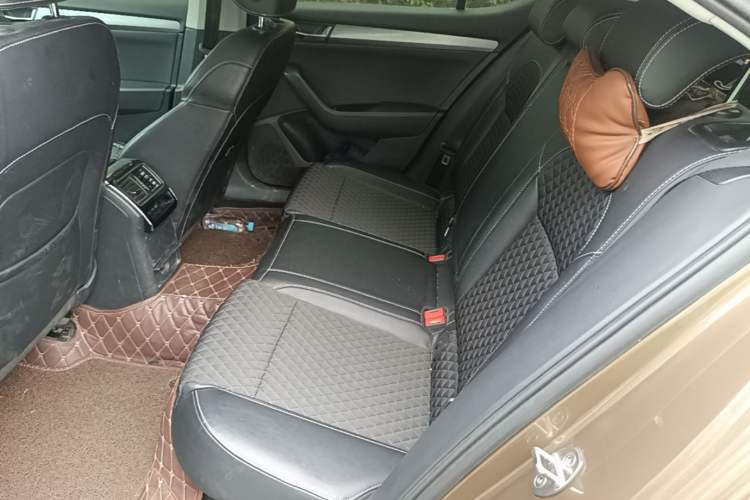 Used Skoda Superb 2016 TSI330 DSG Innovation Edition Left Rear Seat