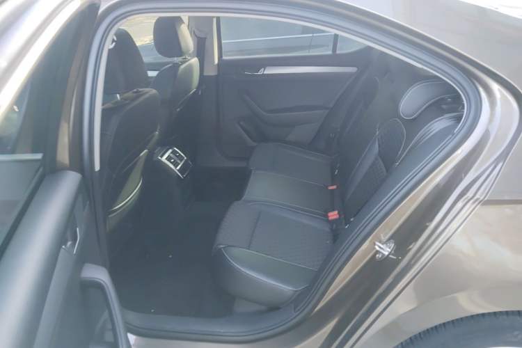 Used Skoda Superb 2016 TSI330 DSG Innovation Edition Left Rear Seat