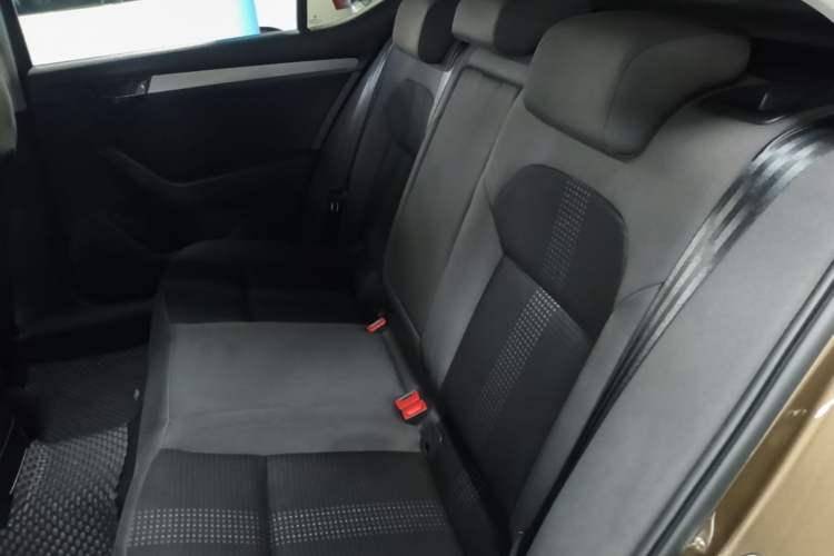 Used Skoda Superb 2016 TSI280 DSG Advanced Edition Left Rear Seat