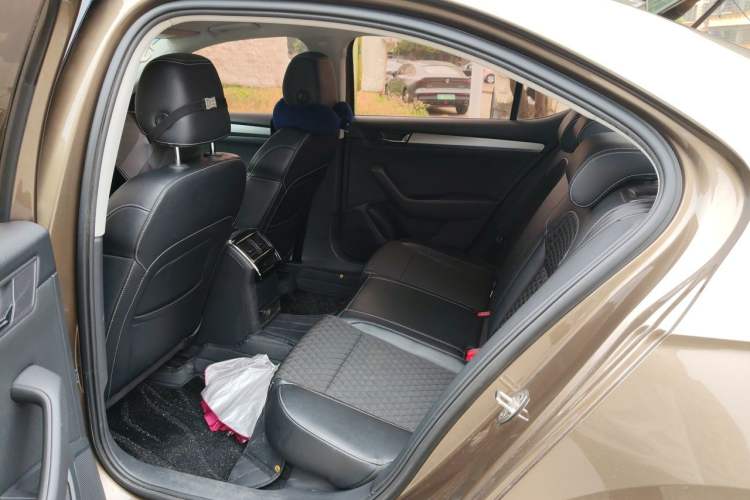 Used Skoda Superb 2016 TSI330 DSG Innovation Edition Left Rear Seat