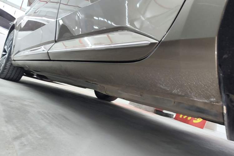 Used Skoda Superb 2016 TSI330 DSG Smart Drive Edition Left Side Sill