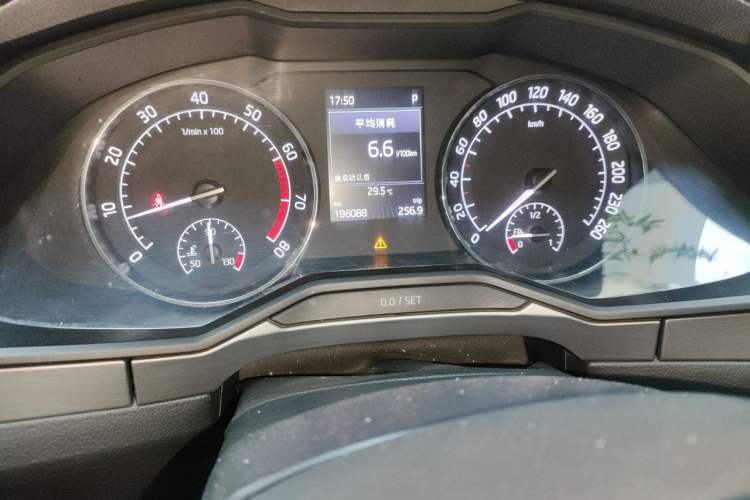 Used Skoda Superb 2016 TSI280 DSG Innovation Edition Odometer Close Up