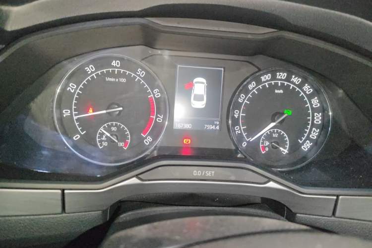 Used Skoda Superb 2016 TSI280 DSG Innovation Edition Odometer Close Up