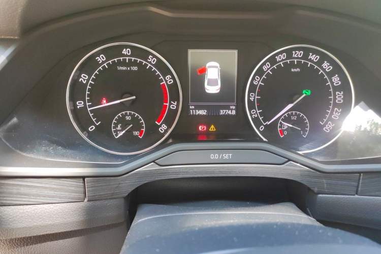 Used Skoda Superb 2016 TSI330 DSG Smart Drive Edition Odometer Close Up