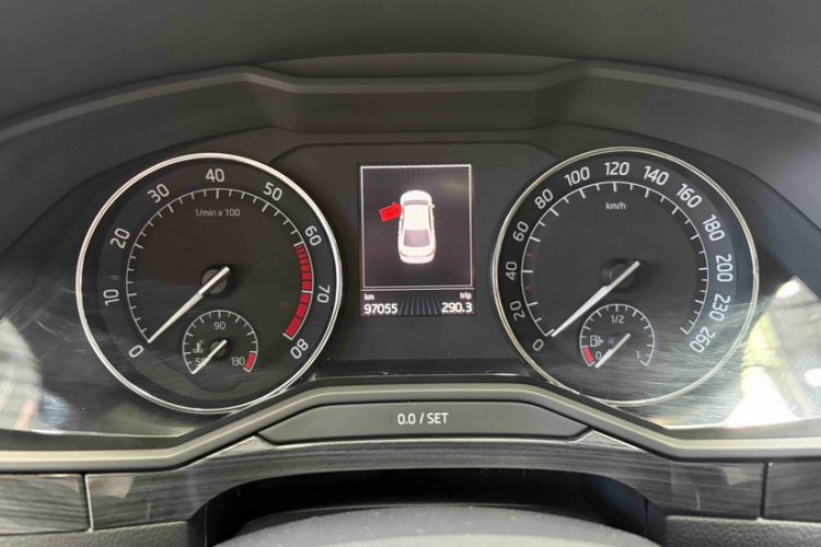 Used Skoda Superb 2016 TSI330 DSG Smart Drive Edition Odometer Close Up
