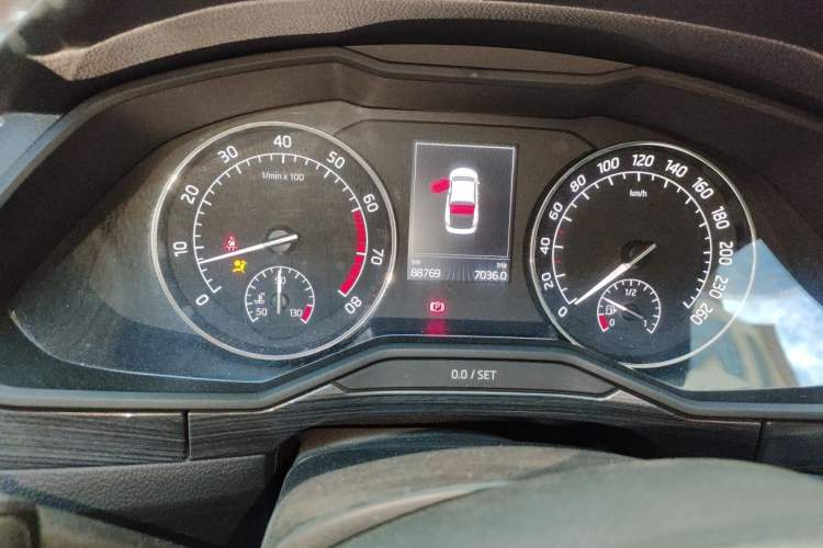 Used Skoda Superb 2016 TSI330 DSG Smart Drive Edition Odometer Close Up