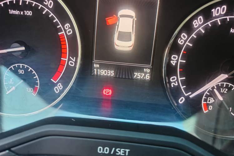 Used Skoda Superb 2016 TSI330 DSG Smart Drive Edition Odometer Close Up
