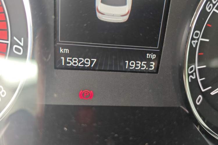 Used Skoda Superb 2016 TSI280 DSG Innovation Edition Odometer Close Up