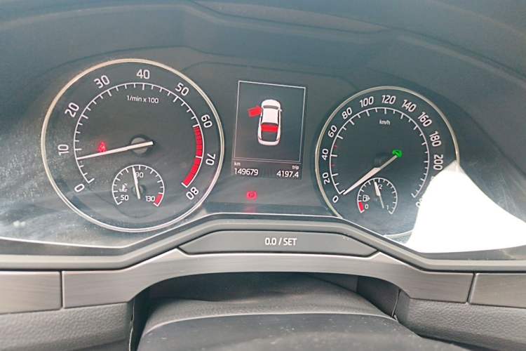 Used Skoda Superb 2016 TSI280 DSG Innovation Edition Odometer Close Up