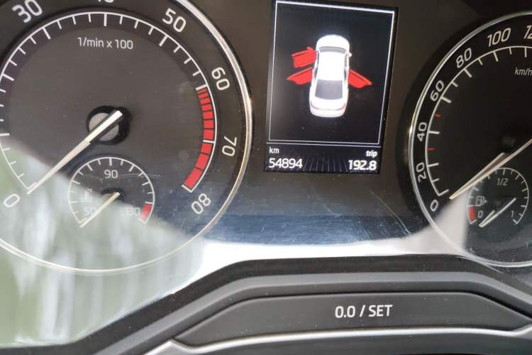 Used Skoda Superb 2016 TSI330 DSG Innovation Edition Odometer Close Up