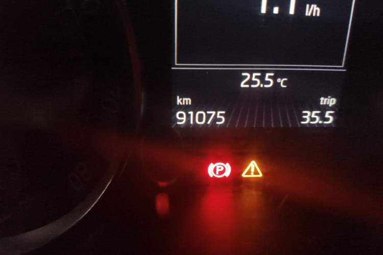 Used Skoda Superb 2016 TSI330 DSG Smart Drive Edition Odometer Close Up
