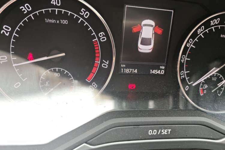Used Skoda Superb 2016 TSI280 DSG Innovation Edition Odometer Close Up